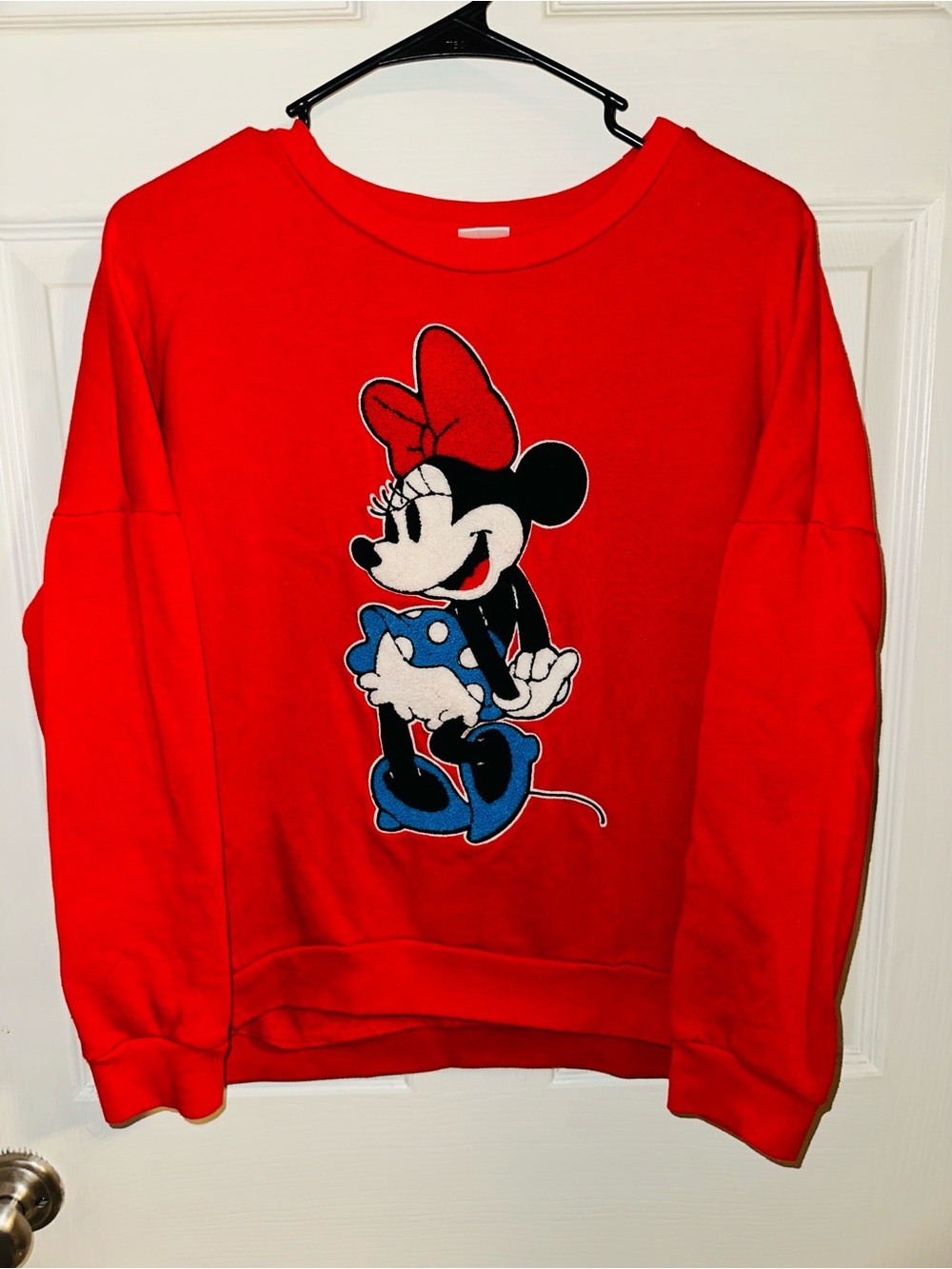 Disney Women's Size Large Red Chenille Minnie Mouse Patch Pullover Sweatshirt